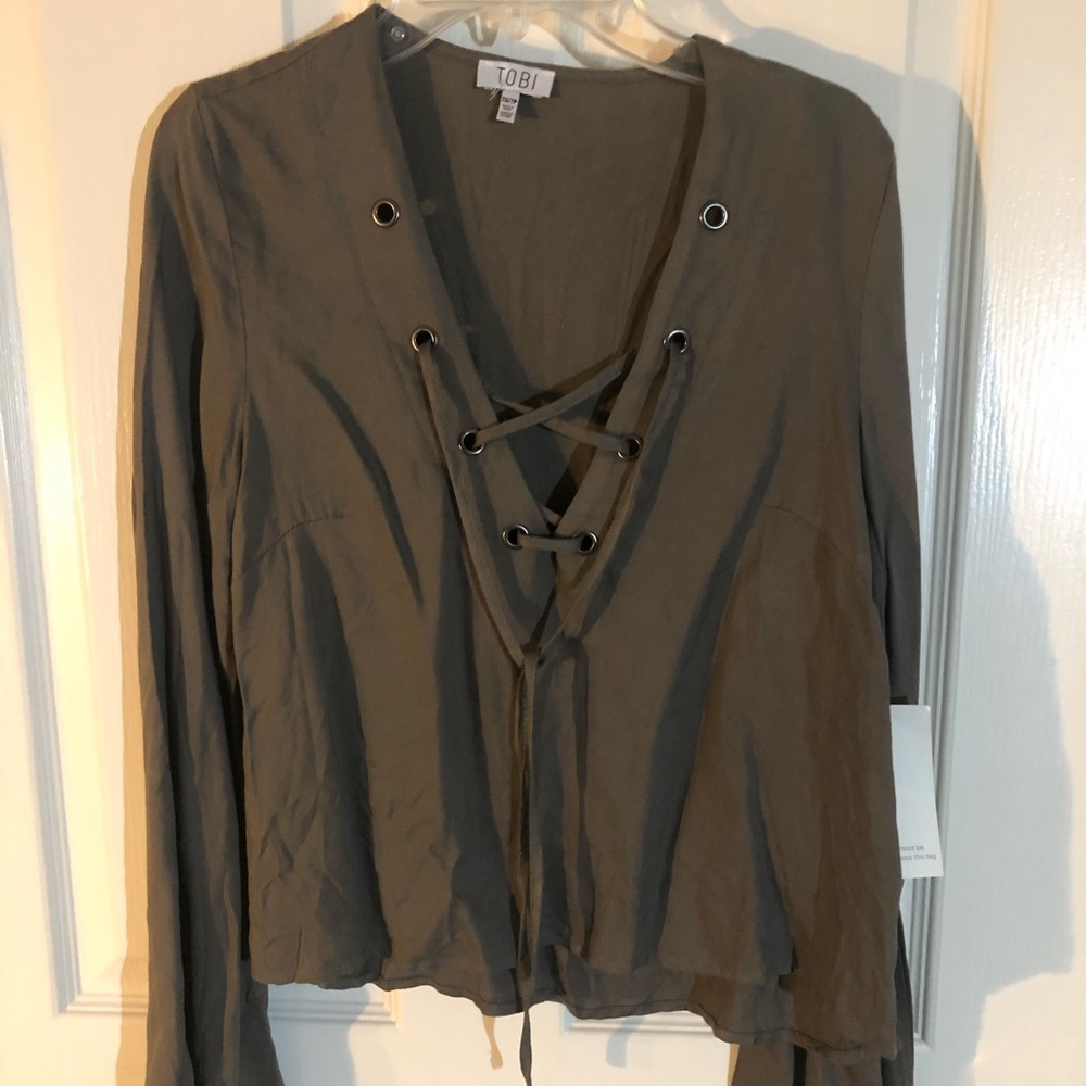 Tobi cross tie top
